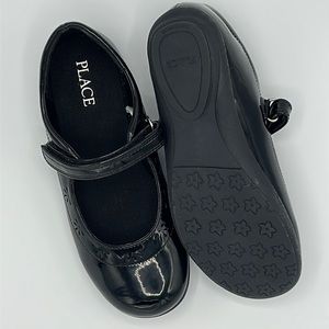Black patent leather Mary janes in Size 2 by The Children’s Place - Excellent